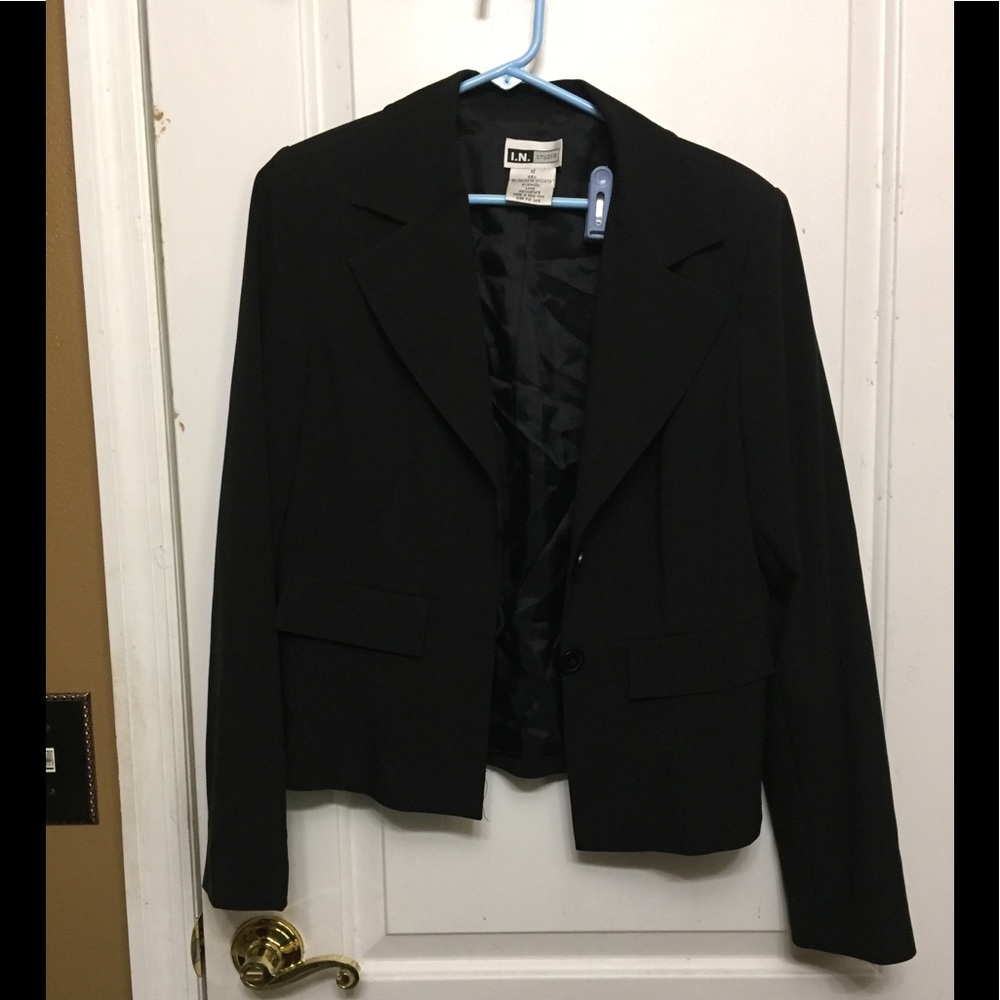 Women’s I . N. Studio Blazer Black in color